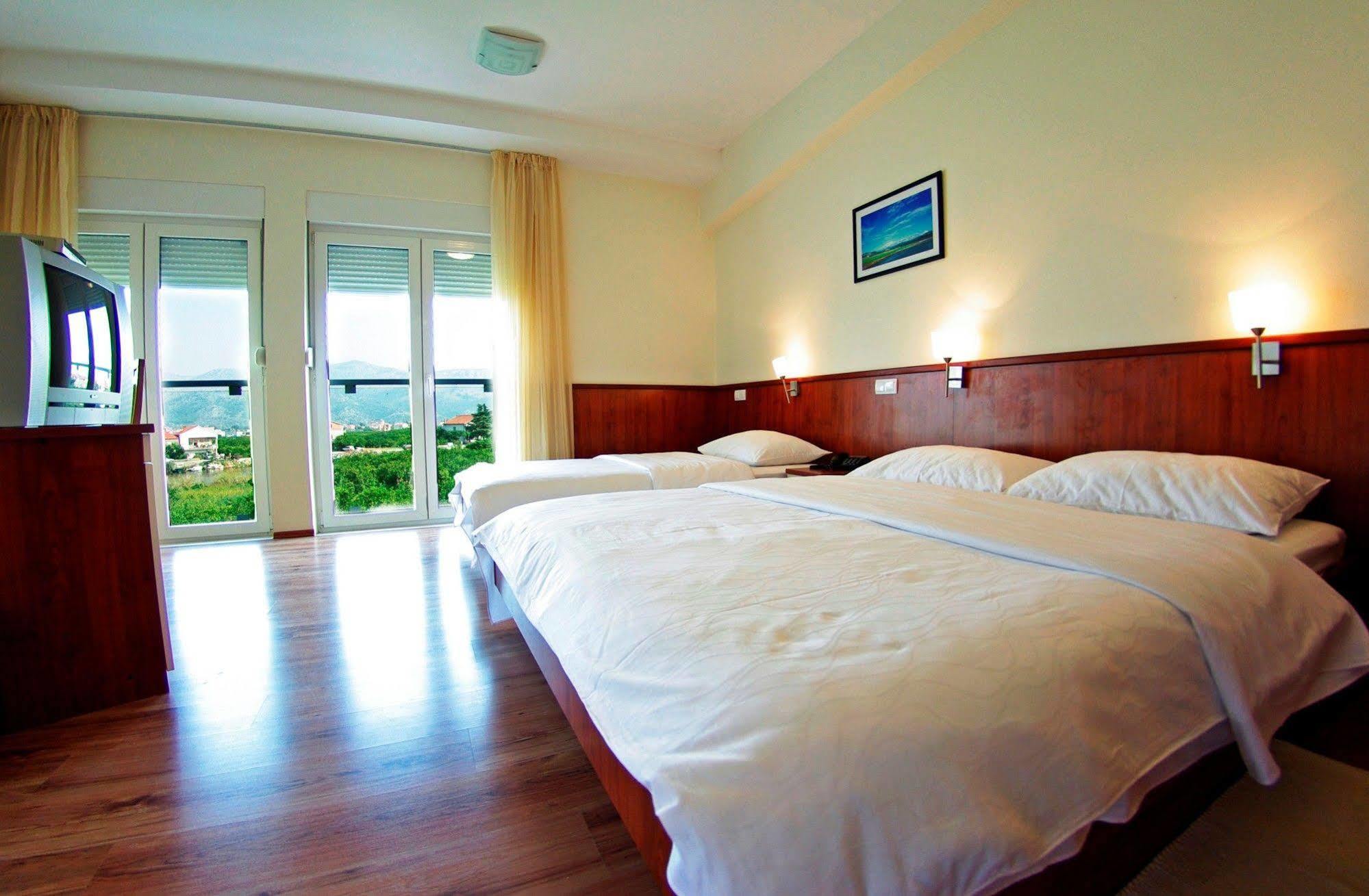 Hotel Merlot Opuzen  외부 사진
